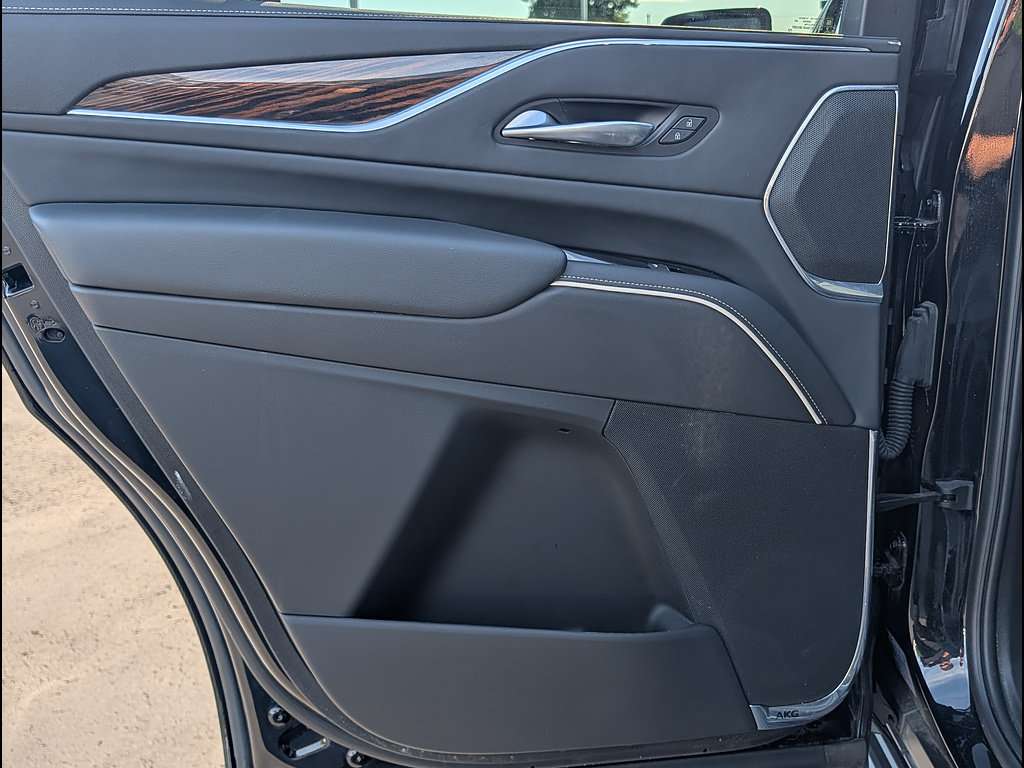 Used 2023 Cadillac Escalade Premium Luxury AWD/4WD image 29