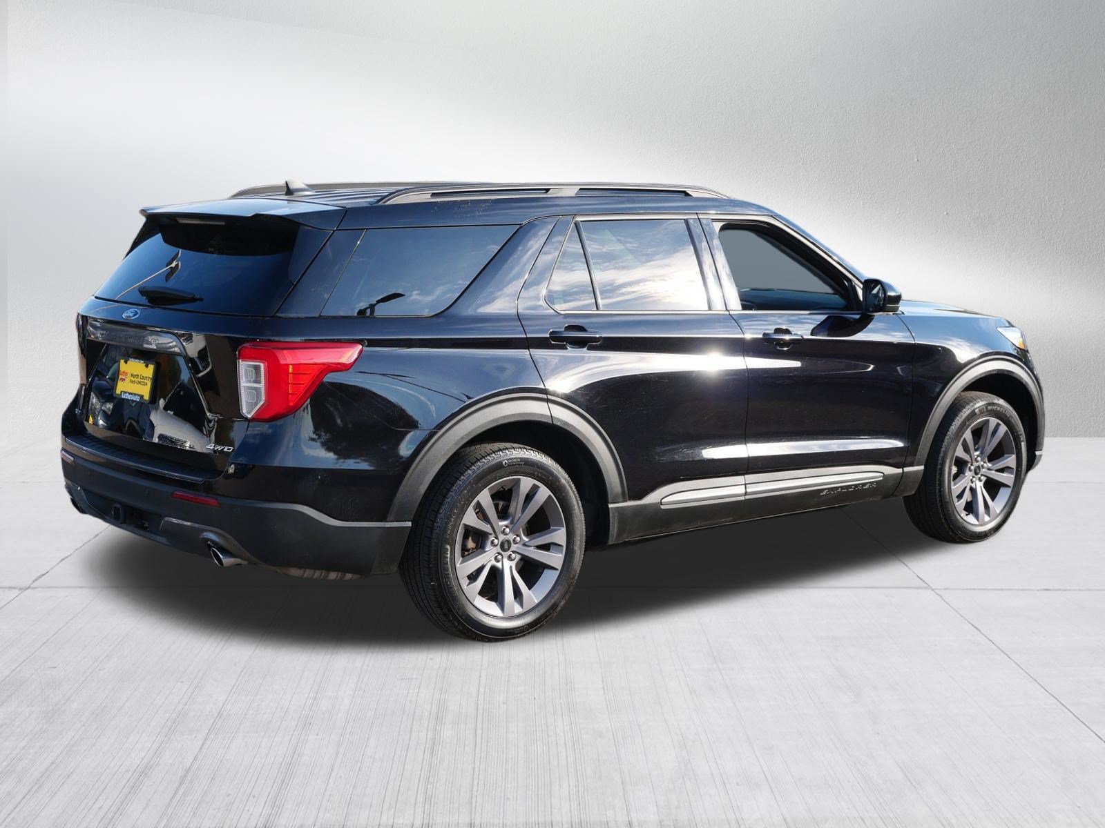 Certified 2023 Ford Explorer XLT w/ Equipment Group 202A AWD/4WD image 7