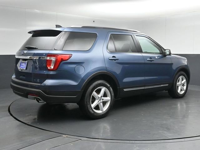 Certified 2018 Ford Explorer XLT FWD image 4