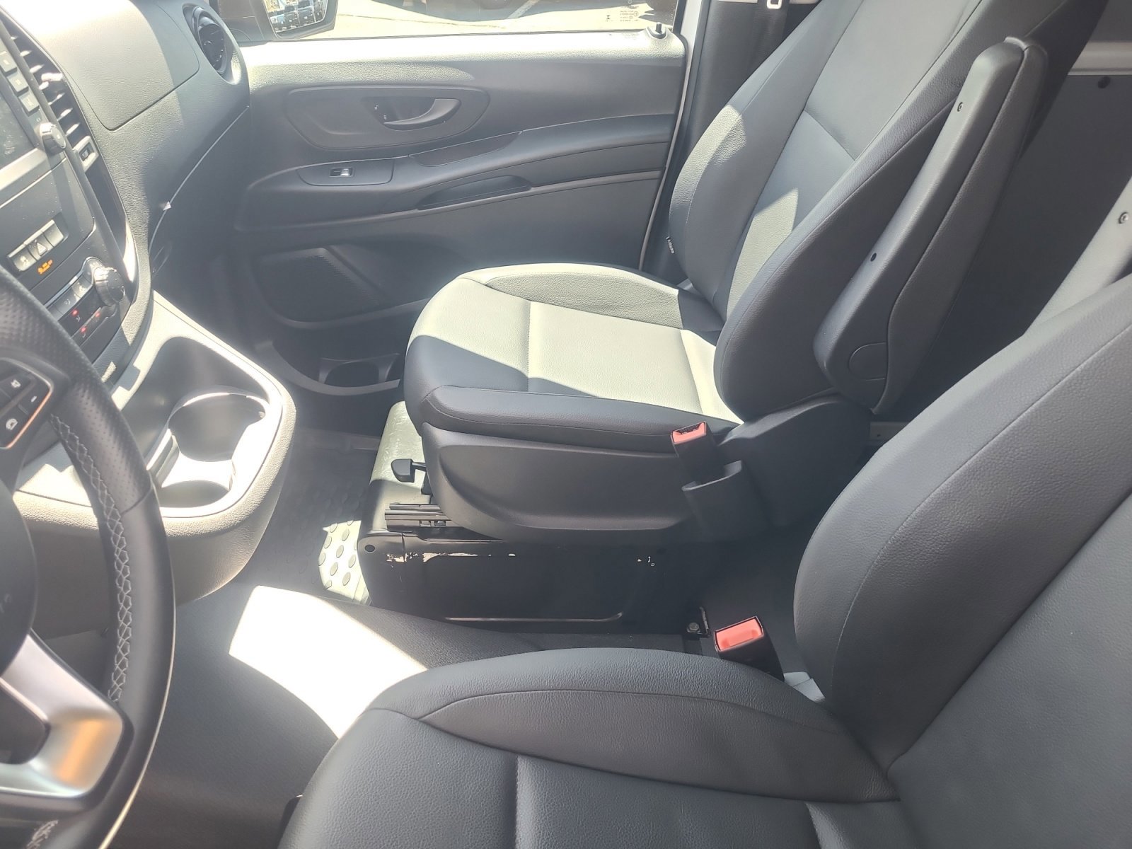 Used 2023 Mercedes-Benz Metris image 16