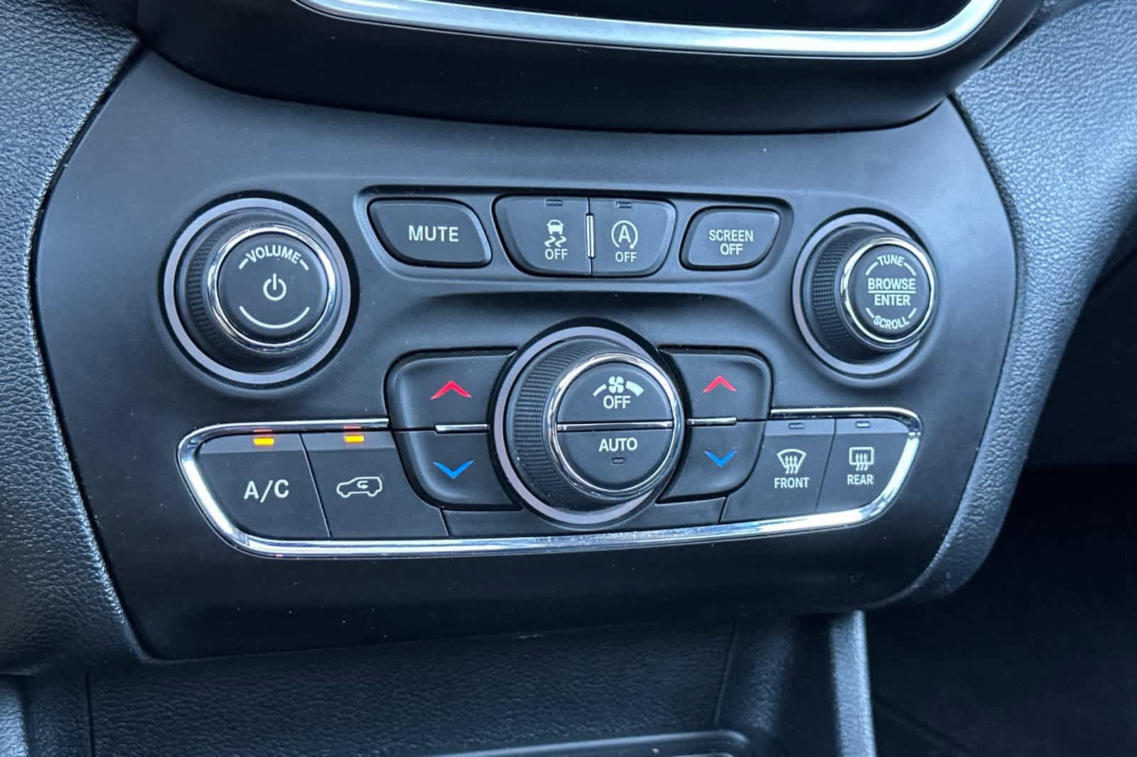 Used 2022 Jeep Cherokee Limited AWD/4WD image 20
