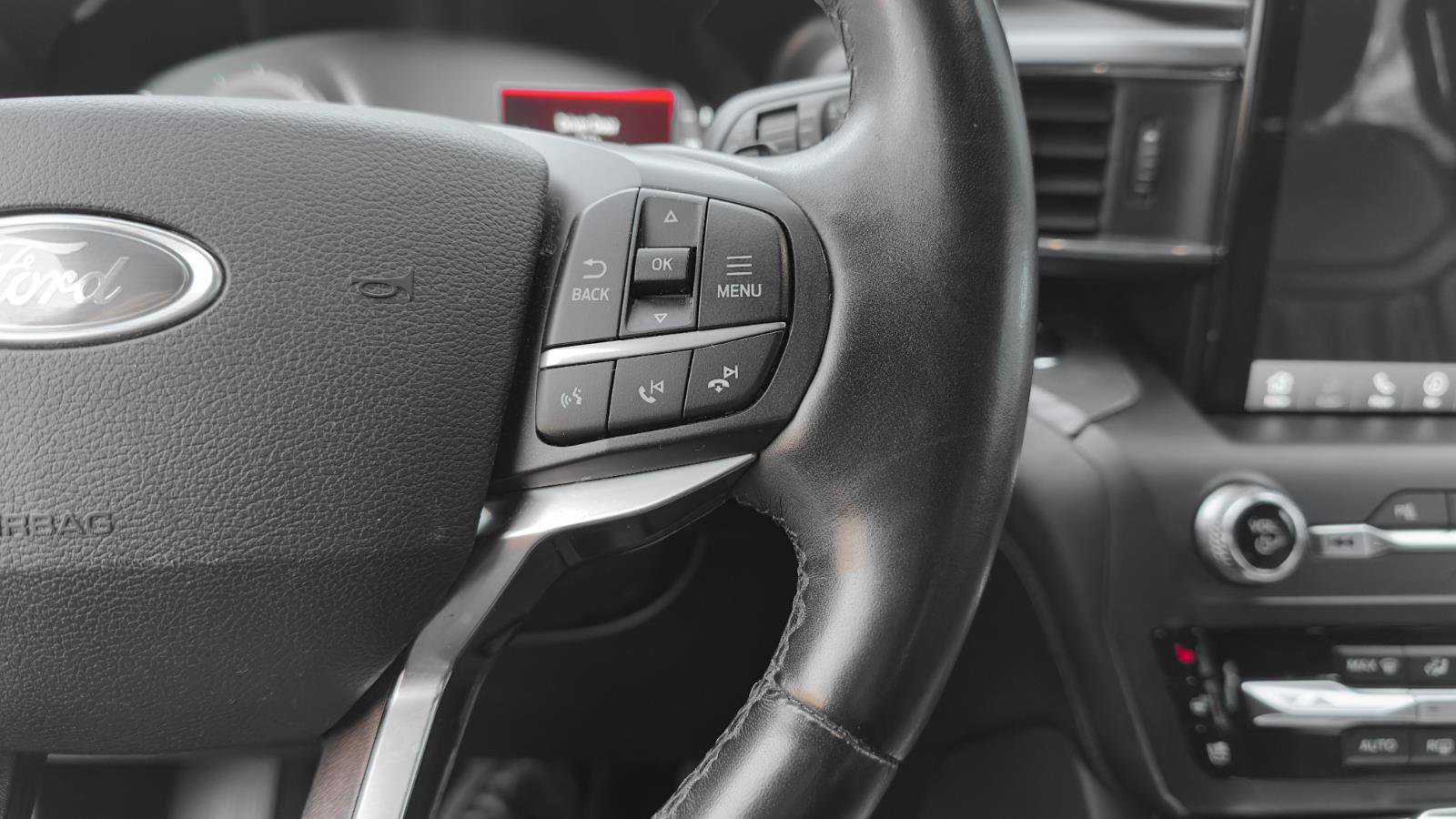 Certified 2020 Ford Explorer Platinum w/ Premium Technology Package image 24