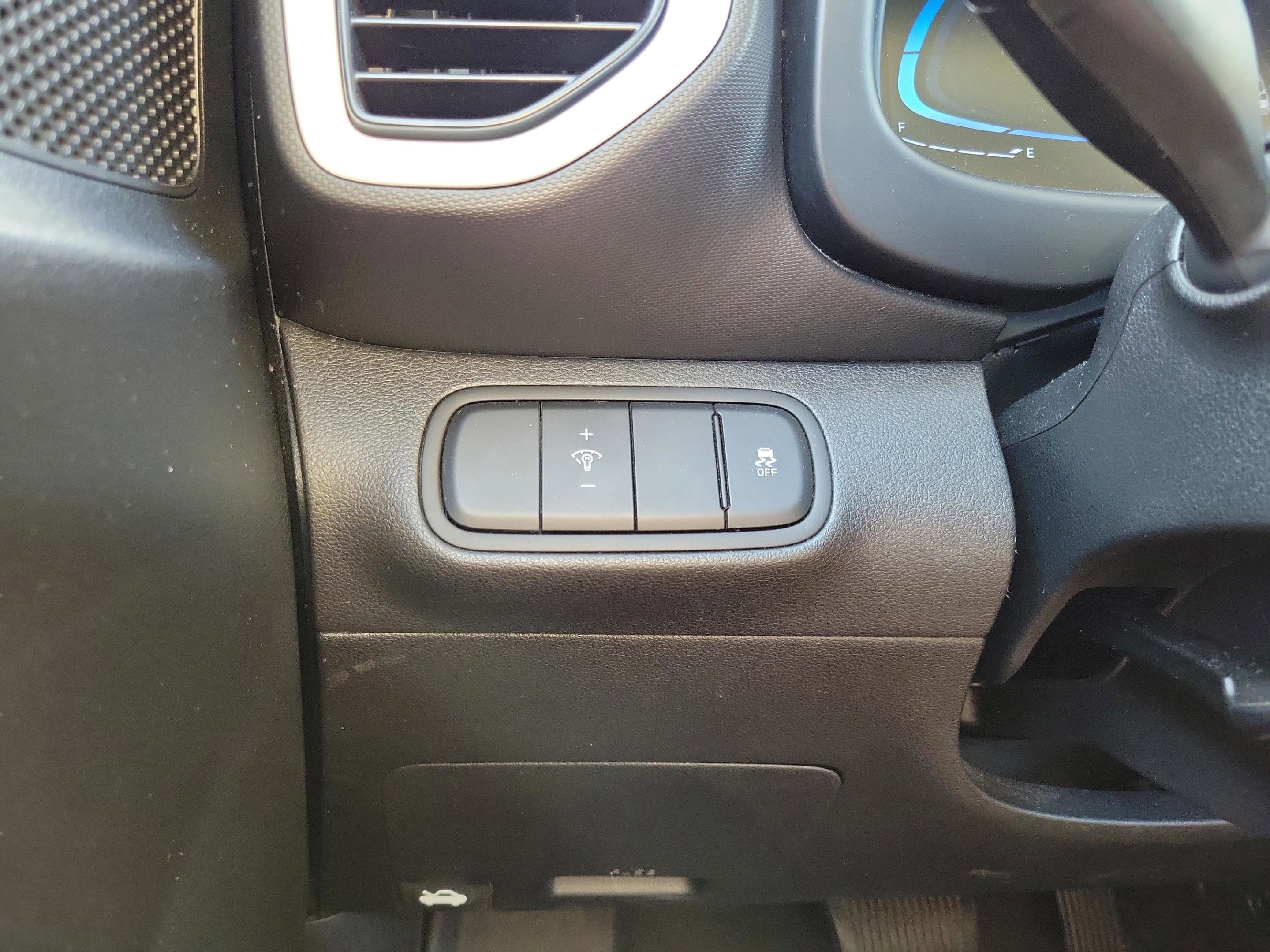 Used 2023 Hyundai Venue Limited image 8