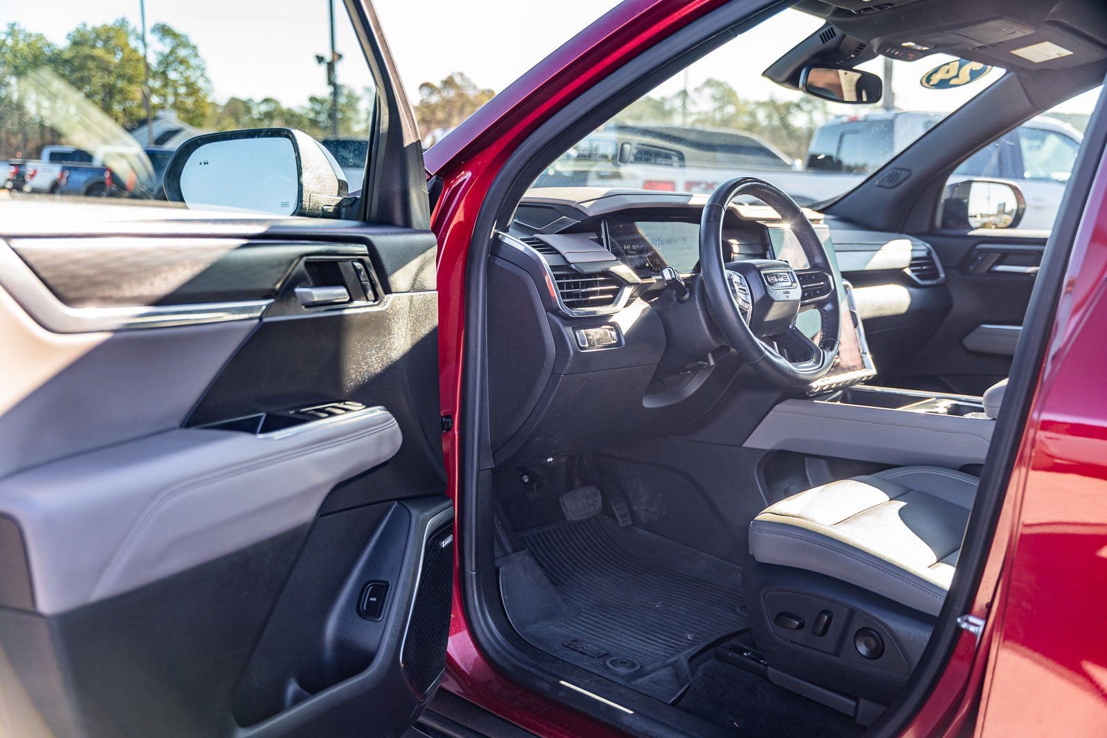 Used 2024 GMC Acadia Elevation w/ Black Edition image 18