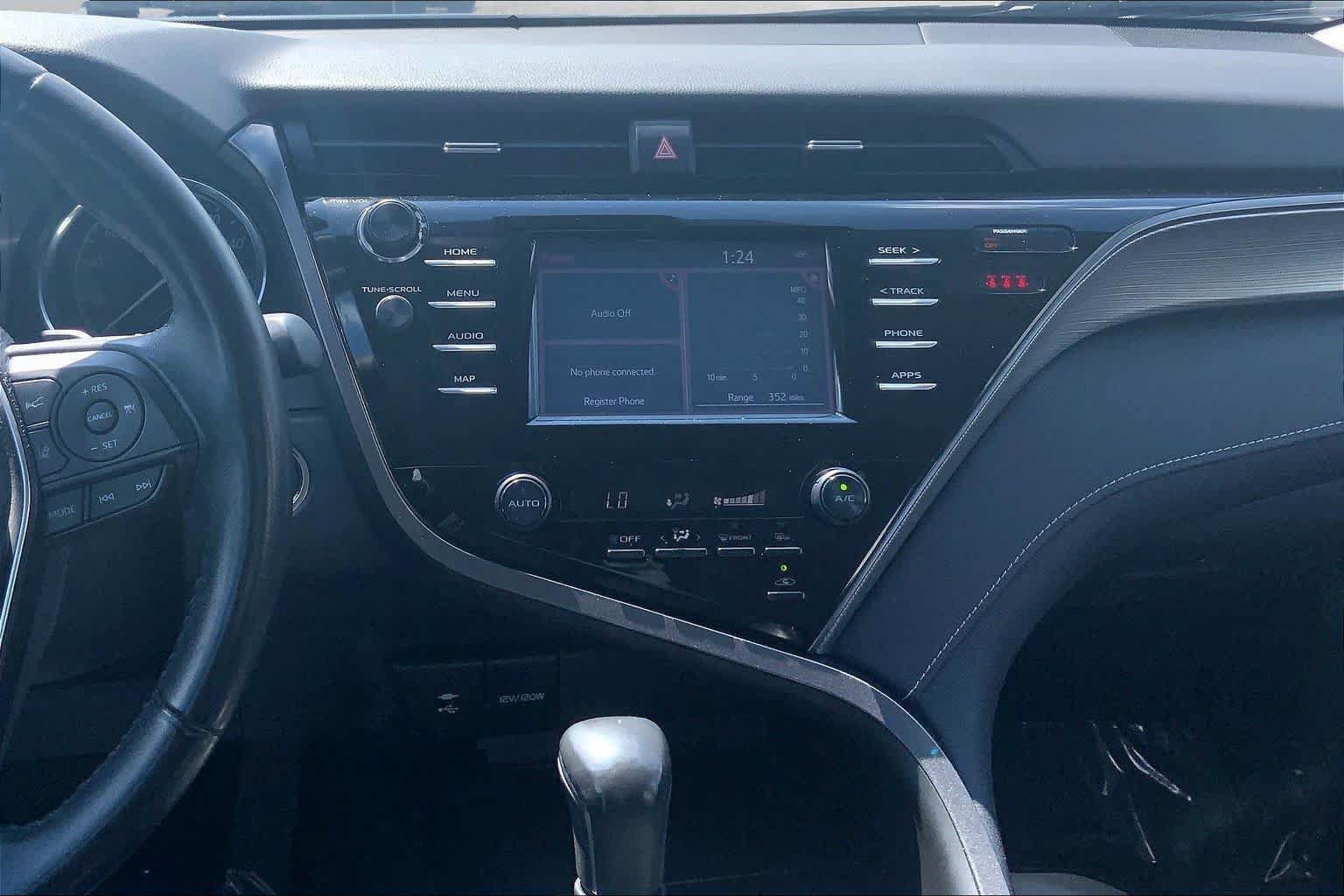 Used 2019 Toyota Camry SE w/ Convenience Package FWD image 7