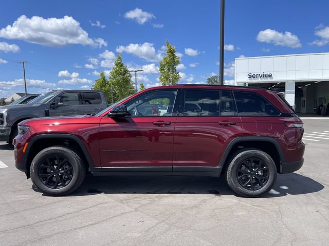 Used 2024 Jeep Grand Cherokee Altitude AWD/4WD image 2