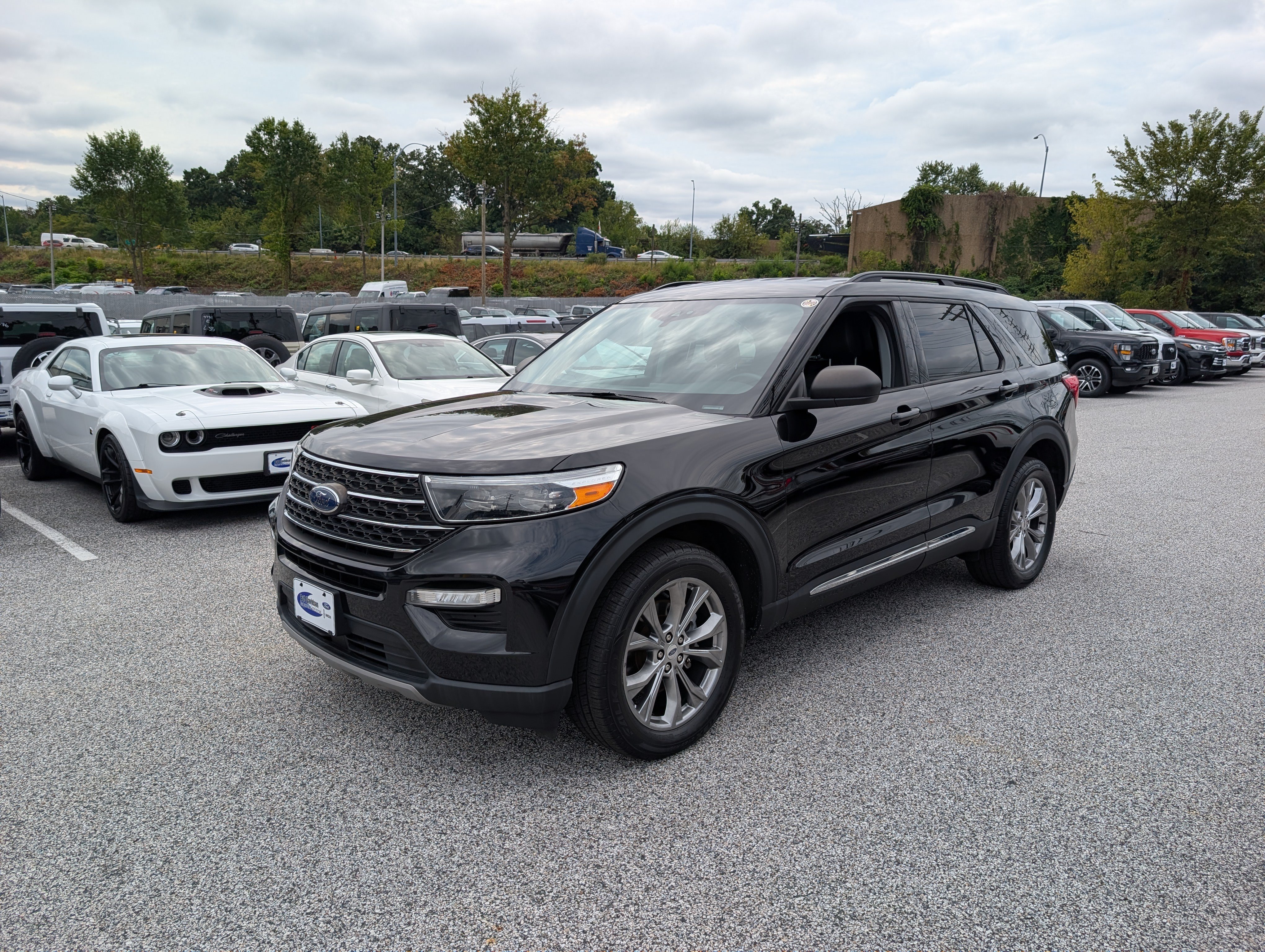 Certified 2022 Ford Explorer XLT w/ Equipment Group 202A AWD/4WD image 2