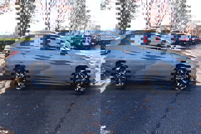 Used 2023 Hyundai Elantra Limited image 8