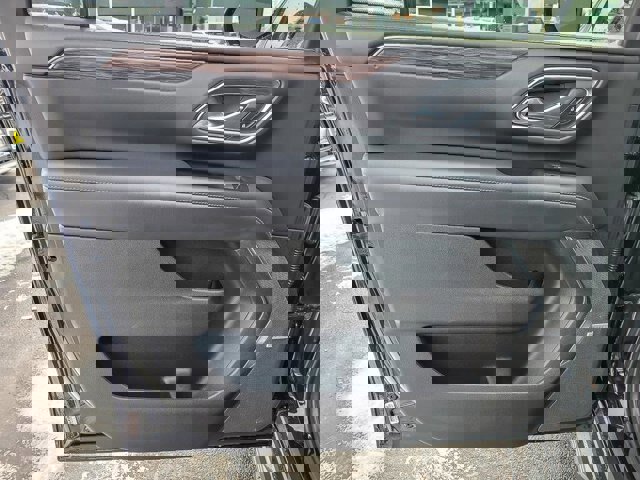 Used 2021 Chevrolet Suburban LT image 25