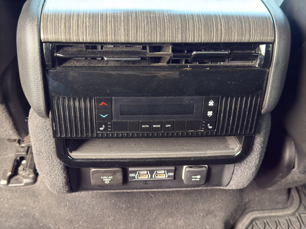 Used 2024 Jeep Wagoneer L Series II w/ Flexible Seating Group image 10