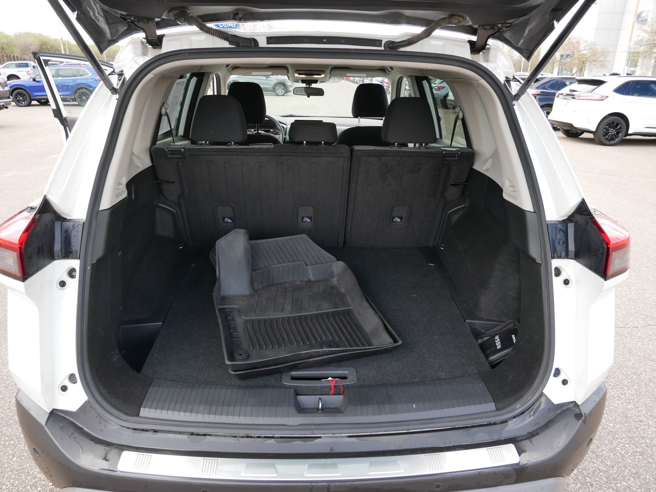 Used 2023 Nissan Rogue SV AWD/4WD image 18