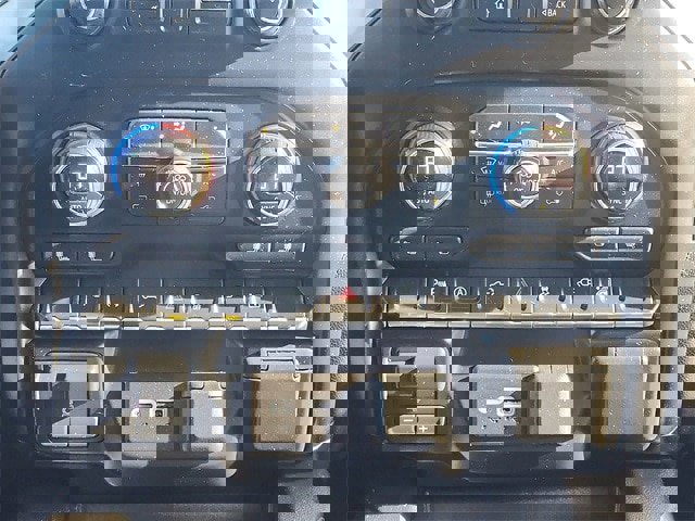 Used 2019 Chevrolet Silverado 1500 RST image 18