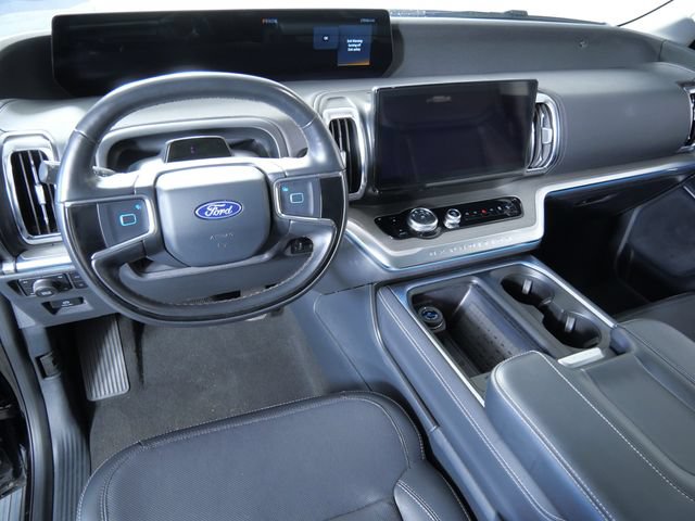 Certified 2025 Ford Expedition Platinum w/ Driver's Package AWD/4WD image 3