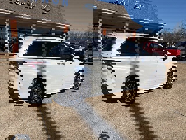 Used 2024 Toyota Sienna XLE image 6