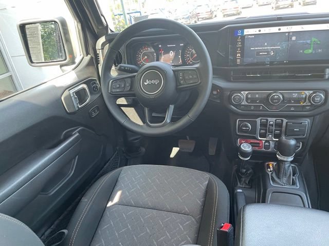 Used 2025 Jeep Gladiator Mojave w/ Convenience Group AWD/4WD image 11