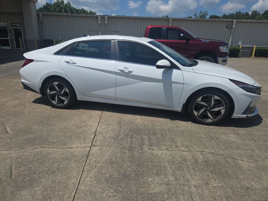 Used 2023 Hyundai Elantra Limited FWD image 10