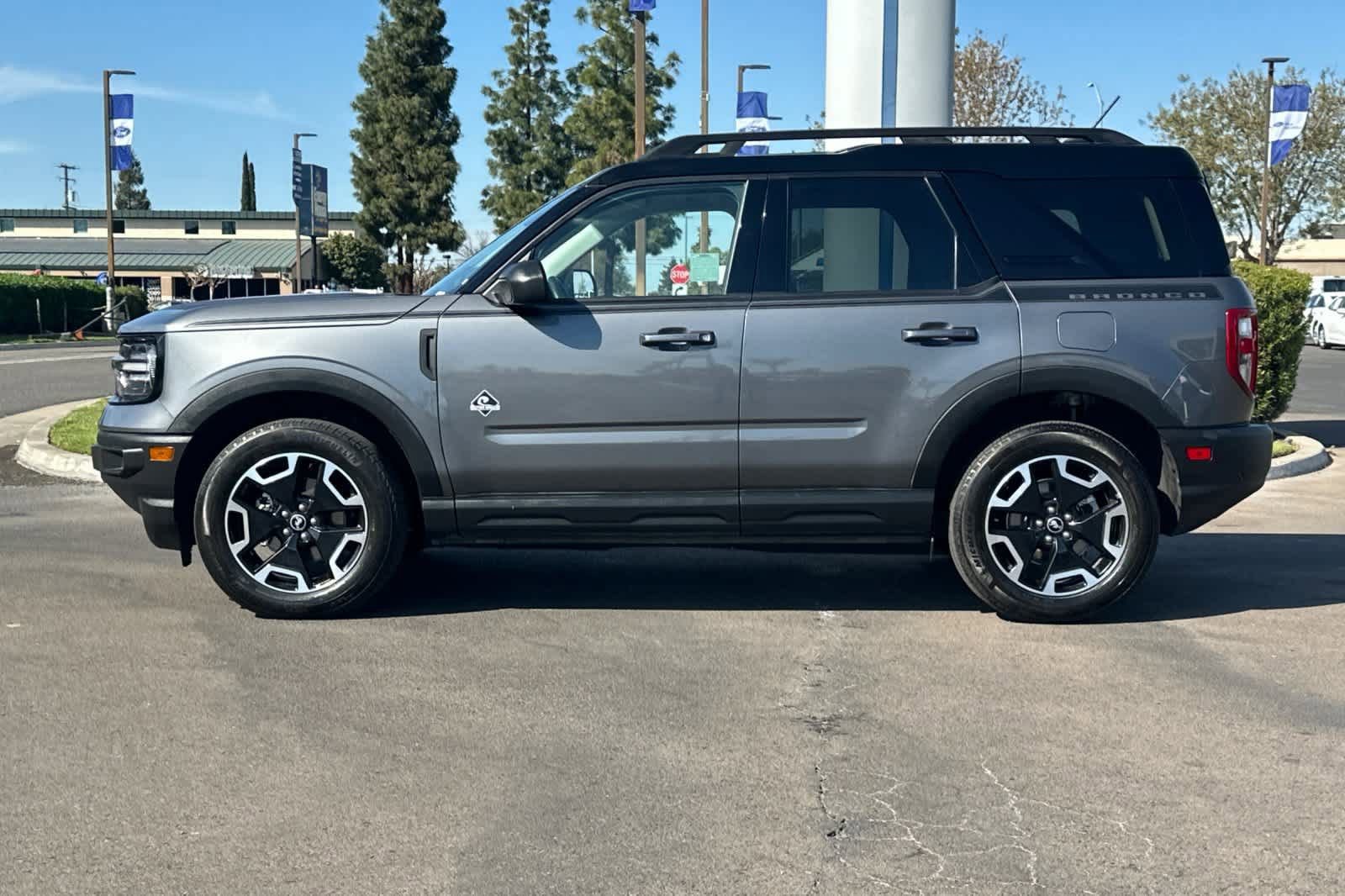 Certified 2024 Ford Bronco Sport Outer Banks w/ Topo Graphic Package image 2