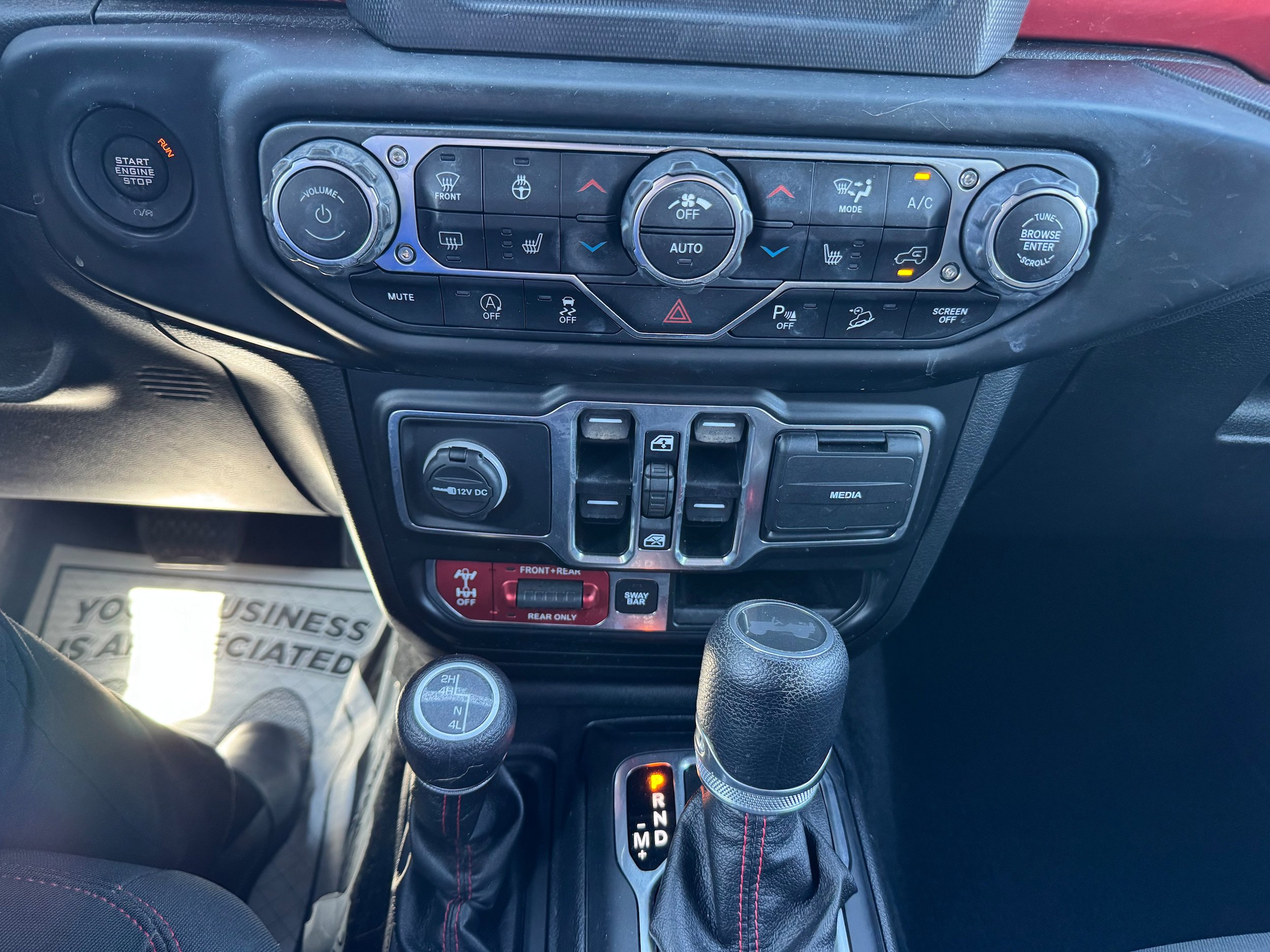Used 2020 Jeep Wrangler Unlimited Rubicon w/ Dual Top Group AWD/4WD image 13