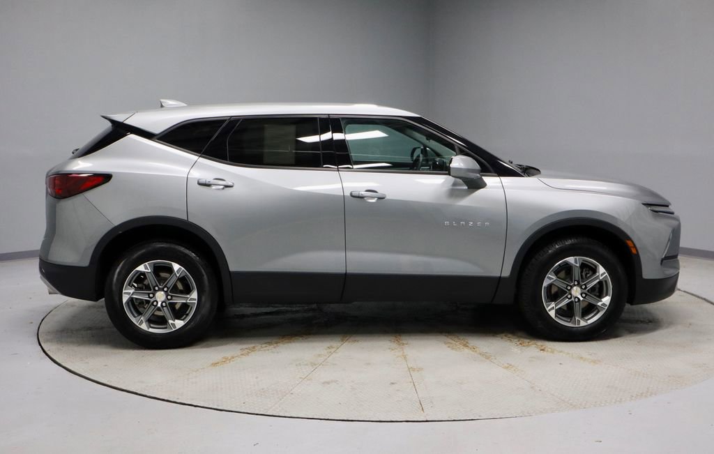 Used 2023 Chevrolet Blazer LT image 6