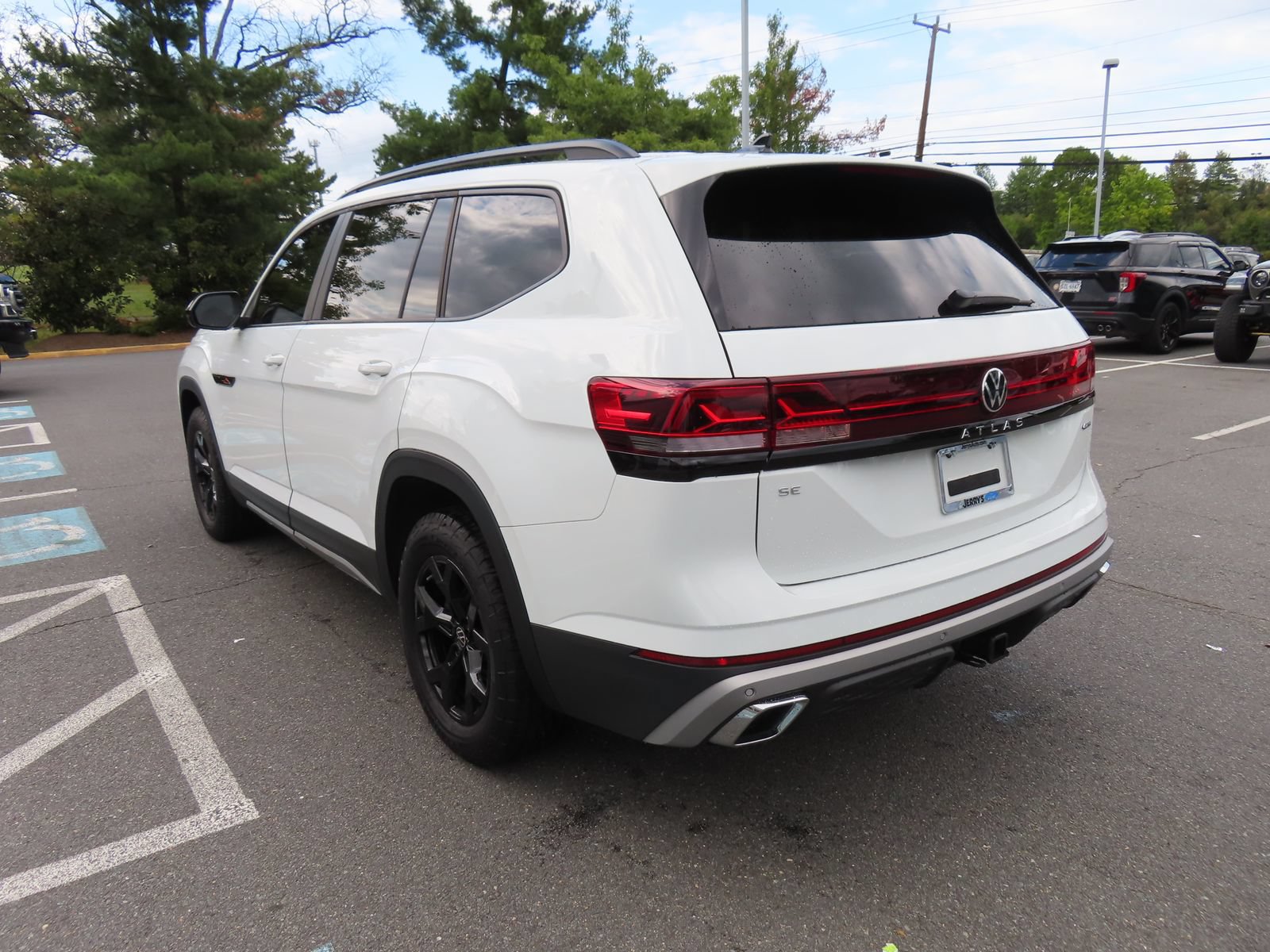 Used 2025 Volkswagen Atlas Peak Edition SE AWD/4WD image 7