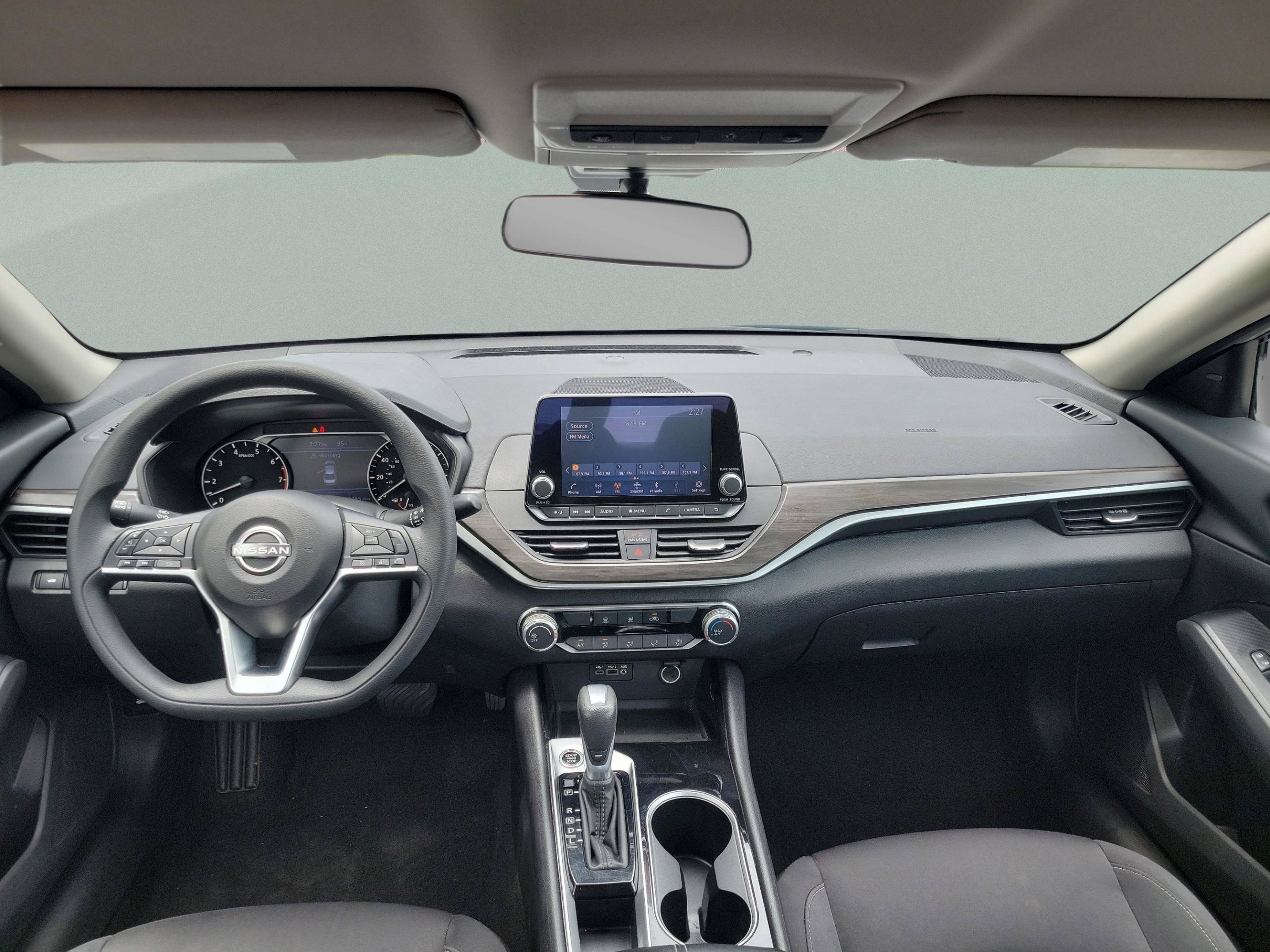 Used 2024 Nissan Altima 2.5 SV FWD image 6