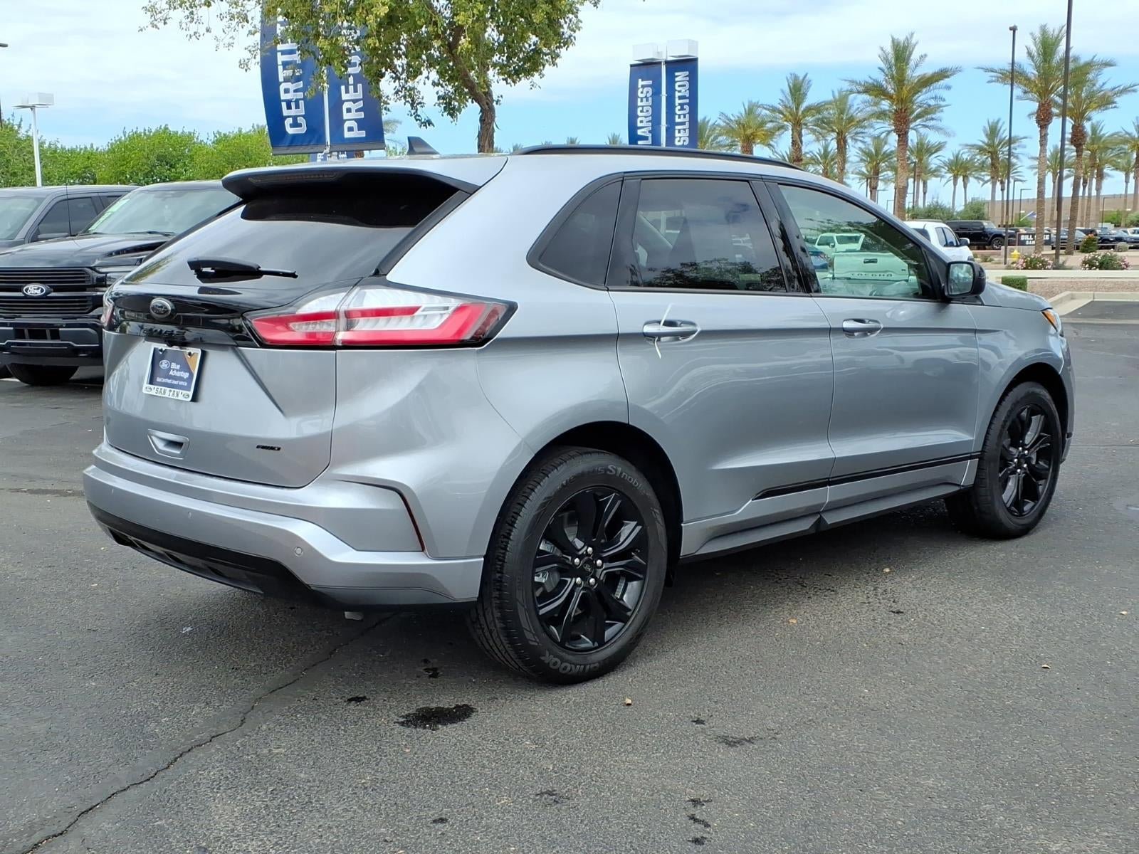 Certified 2022 Ford Edge SE w/ Black Appearance Package image 5