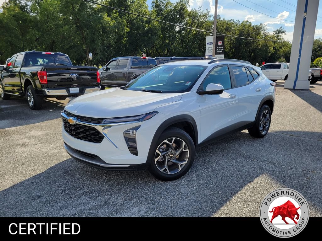 Used 2024 Chevrolet Trax LT FWD image 2