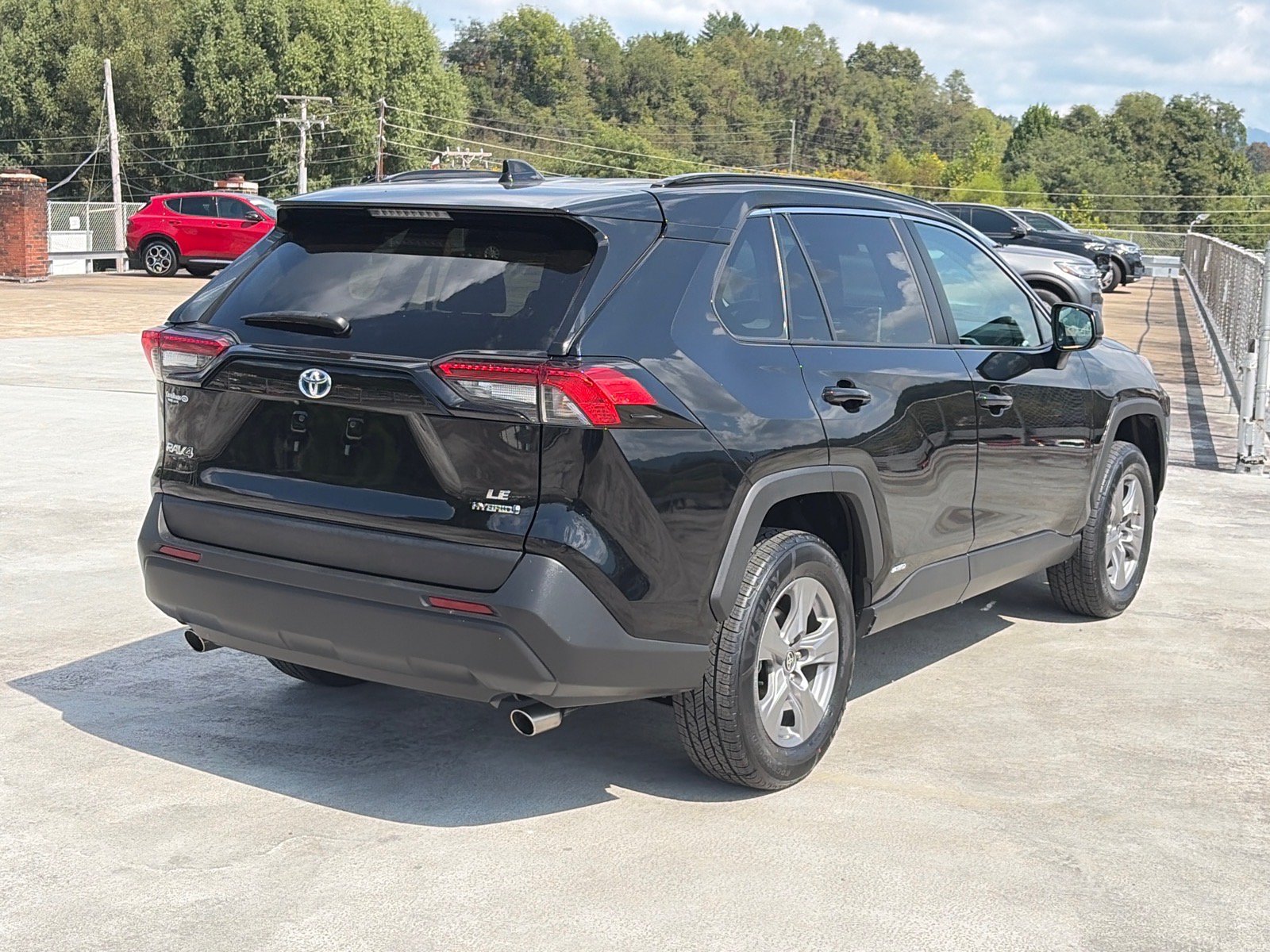 Used 2024 Toyota RAV4 LE AWD/4WD image 3