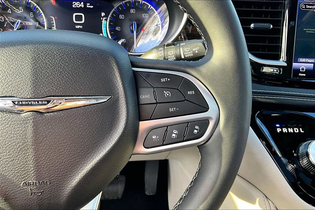 Used 2024 Chrysler Pacifica Limited FWD image 18