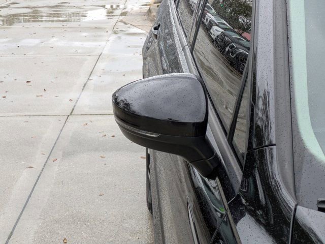 Used 2022 Volkswagen Tiguan S image 10