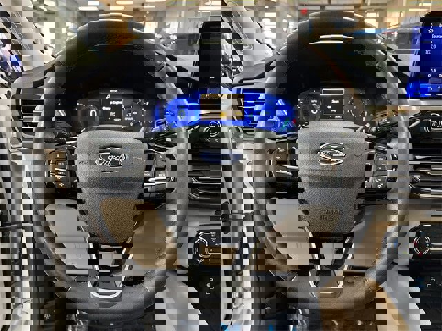 Certified 2022 Ford Escape Titanium image 6