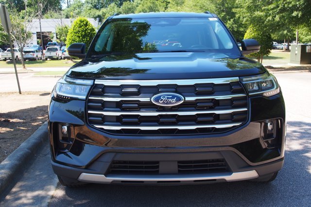 Certified 2025 Ford Explorer Active w/ Active Comfort Package AWD/4WD image 2