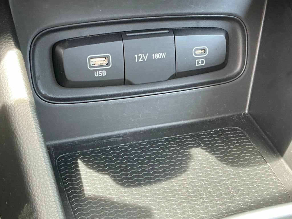 Used 2025 Hyundai Venue SEL FWD image 41