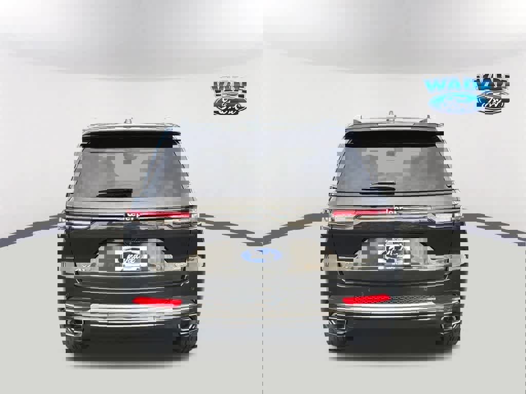 Used 2023 Jeep Grand Cherokee Summit w/ Luxury Tech Group V image 6