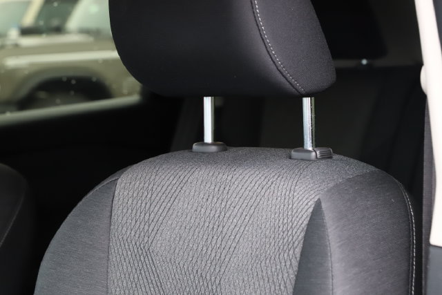 Used 2025 Nissan Rogue SV AWD/4WD image 14
