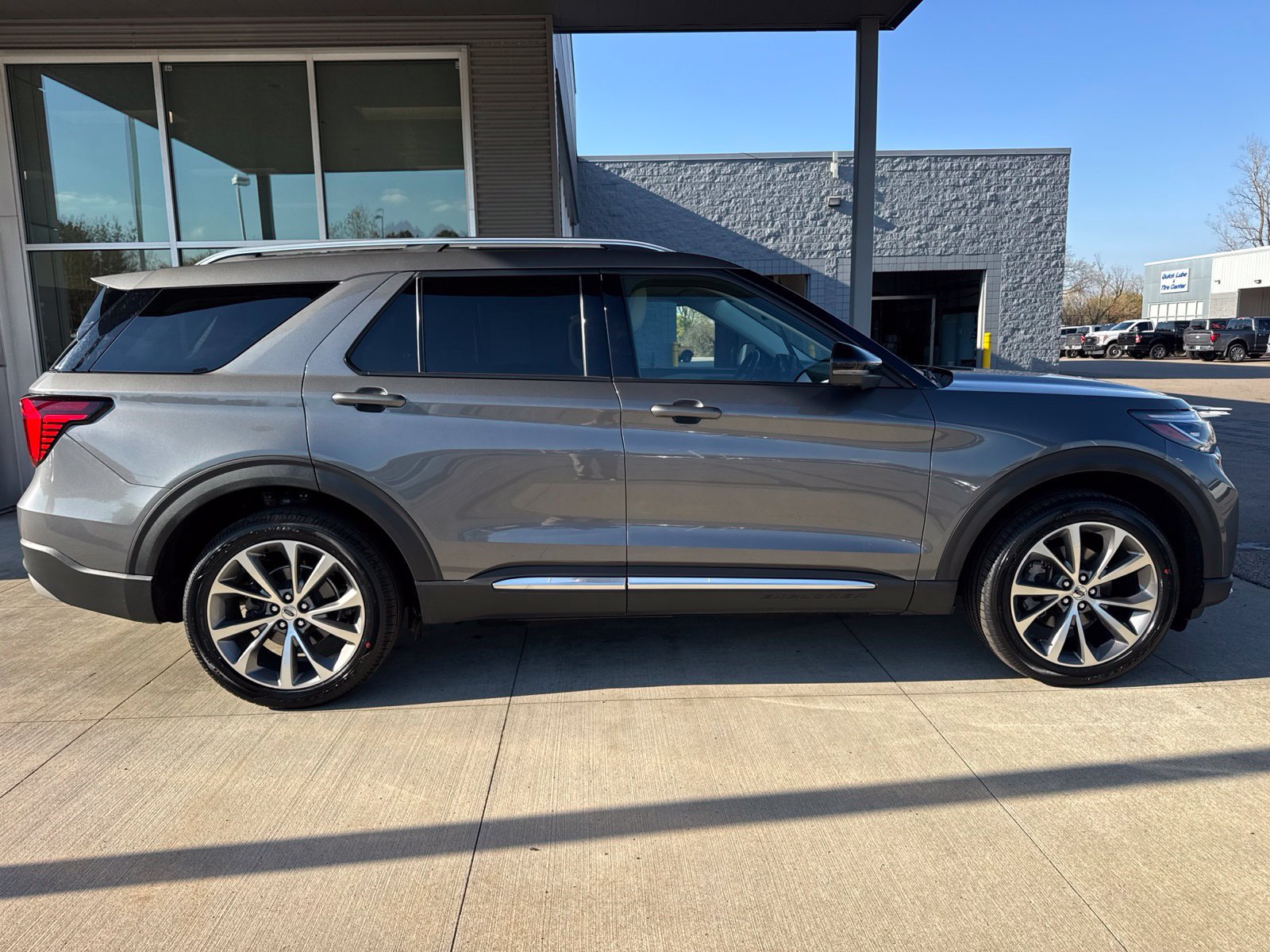 Certified 2025 Ford Explorer Platinum w/ Ultimate Package AWD/4WD image 9