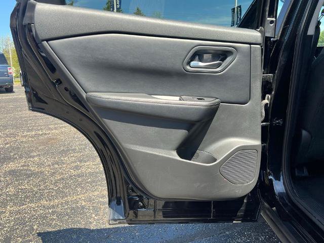 Used 2024 Nissan Rogue SV AWD/4WD image 25