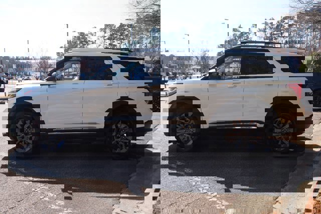 Certified 2025 Ford Explorer Active w/ Active Comfort Package image 2