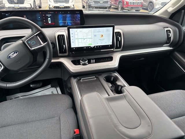Certified 2025 Ford Expedition Active image 19