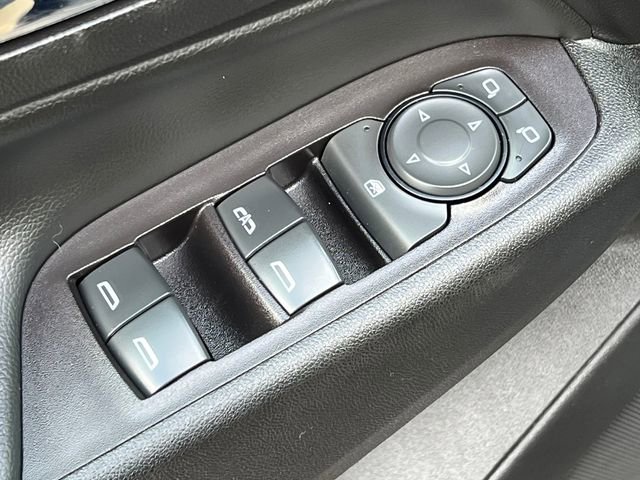 Used 2020 Chevrolet Equinox LT w/ Driver Convenience Package image 16