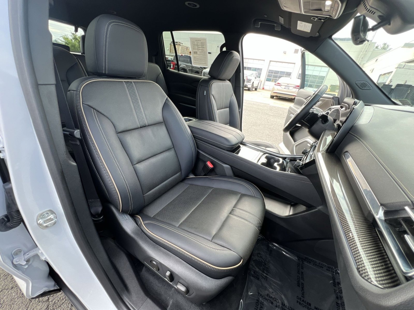 Used 2025 Chevrolet Traverse High Country AWD/4WD image 35