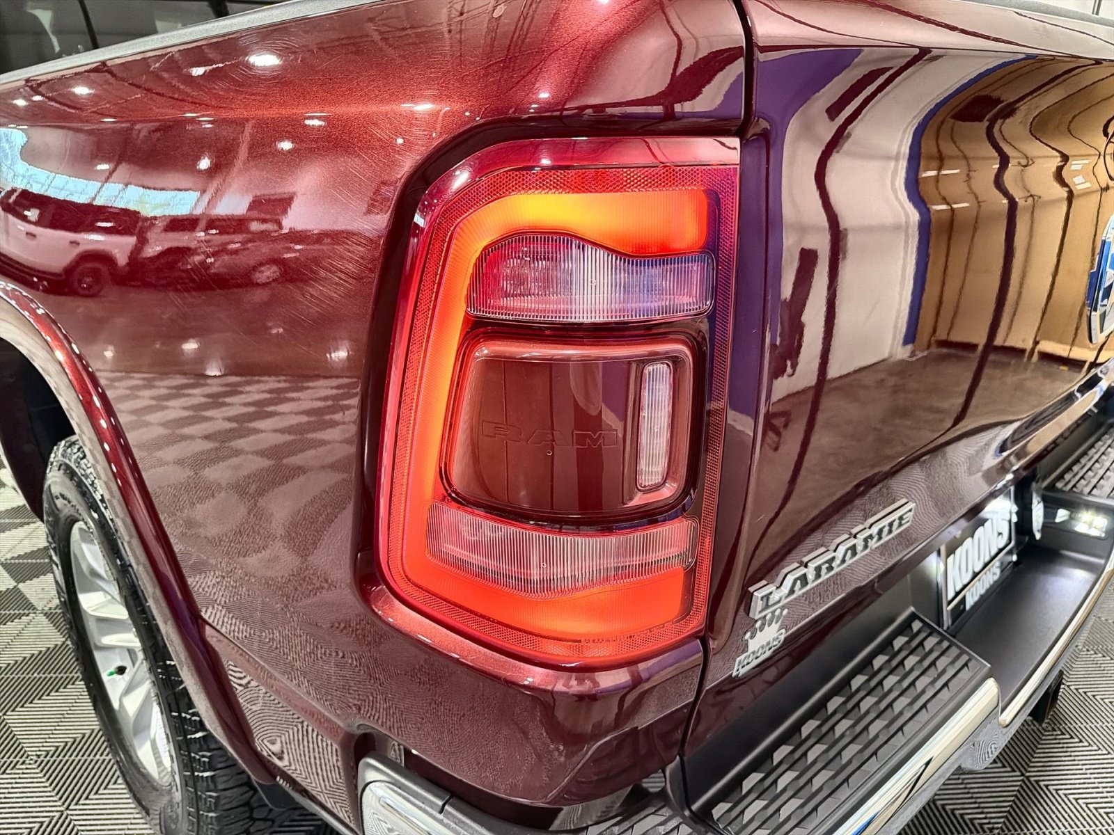 Used 2022 RAM 1500 Laramie AWD/4WD image 18