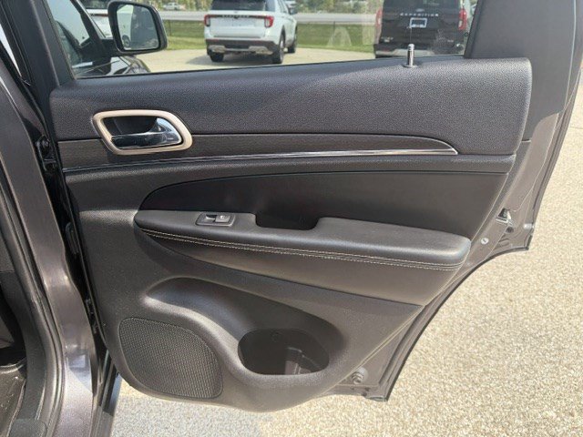 Used 2017 Jeep Grand Cherokee Limited AWD/4WD image 34