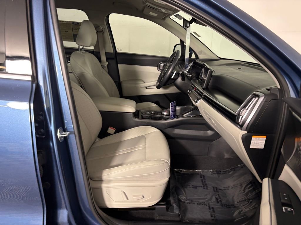 Used 2025 Kia Sorento EX image 39