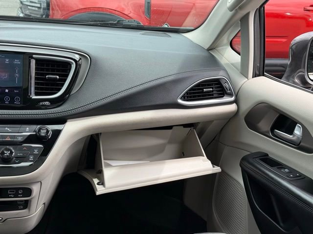 Used 2019 Chrysler Pacifica Limited FWD image 38