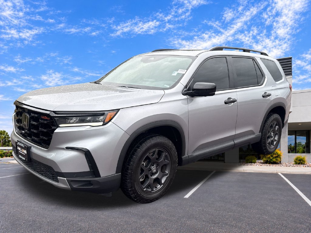 Used 2025 Honda Pilot TrailSport image 4