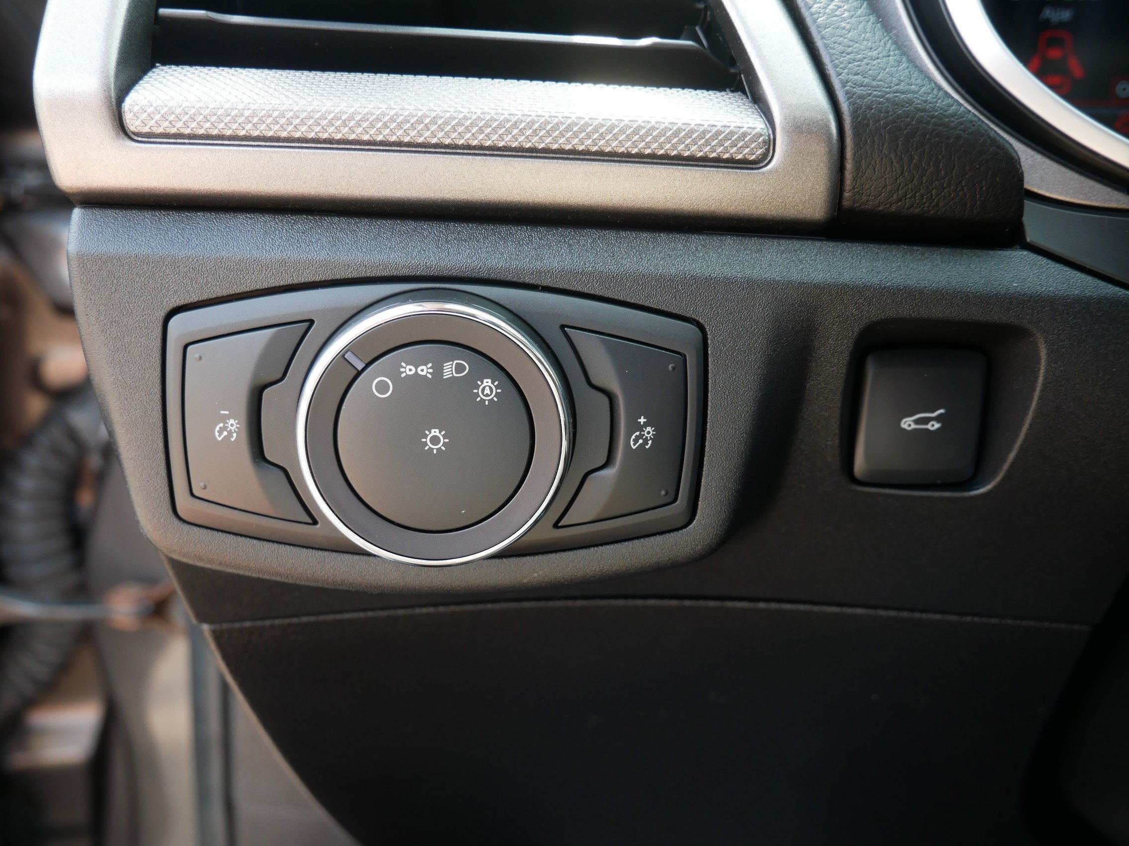 Certified 2019 Ford Fusion SE FWD image 26