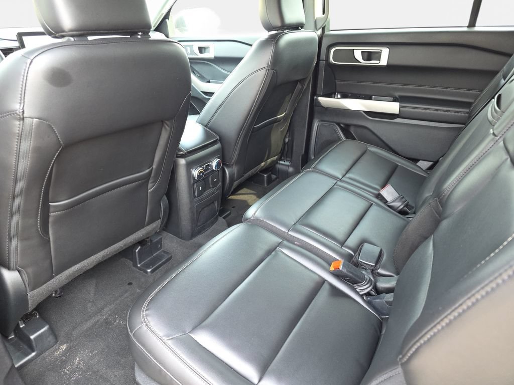 Certified 2022 Ford Explorer XLT w/ Equipment Group 202A AWD/4WD image 11