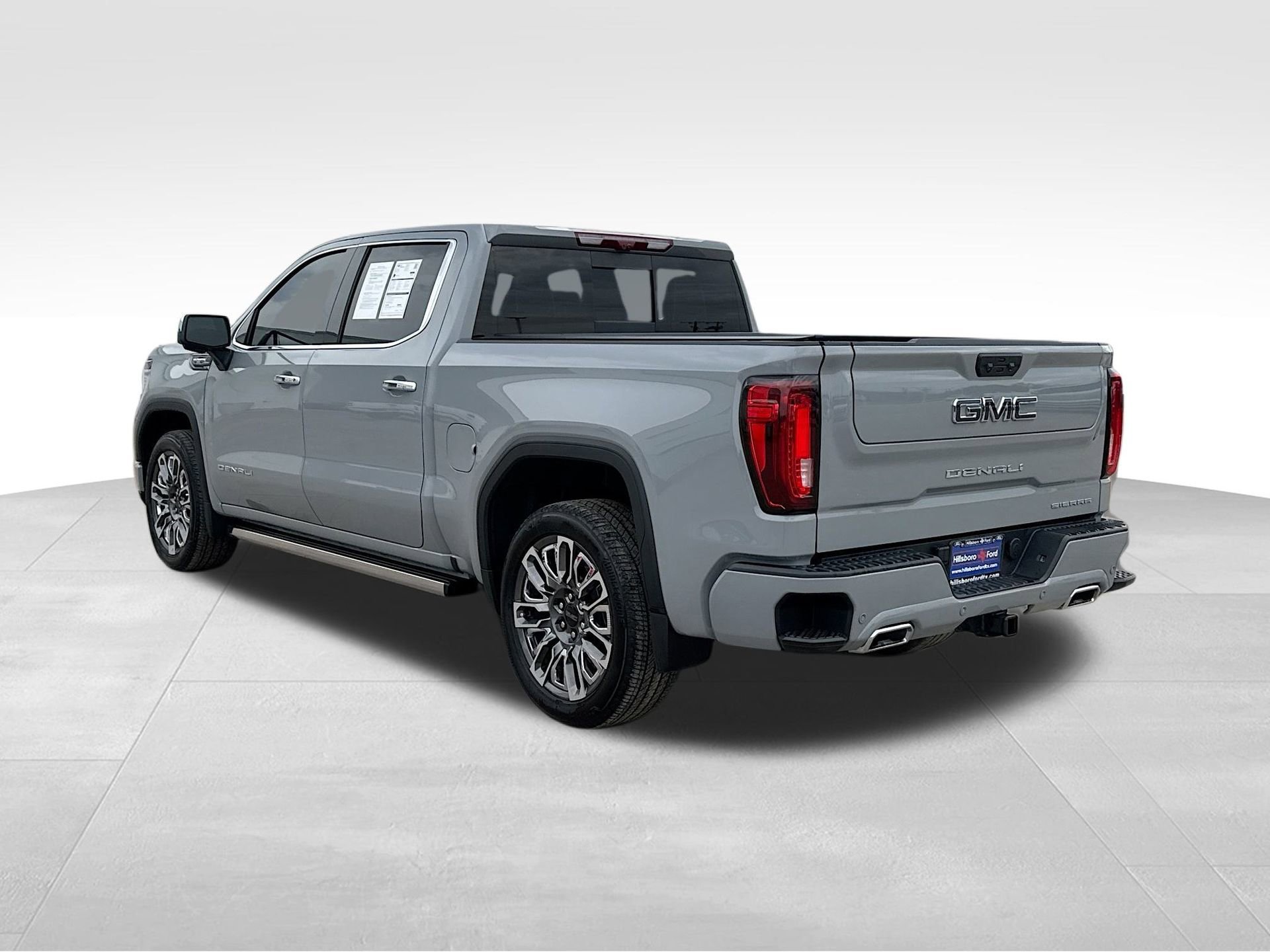 Used 2025 GMC Sierra 1500 Denali Ultimate image 10