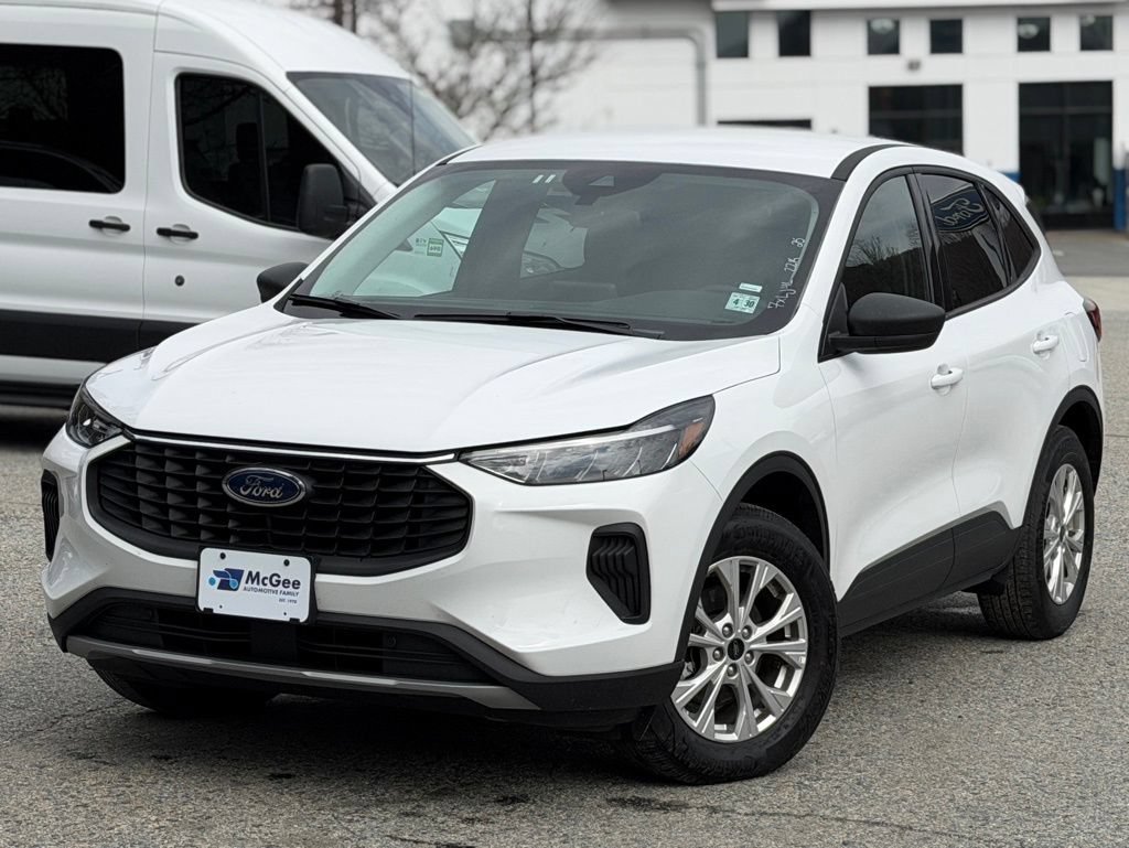 Certified 2025 Ford Escape Active AWD/4WD image 1